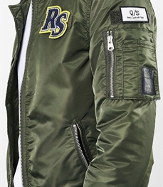 市场上装-夹克-时尚男装夹克