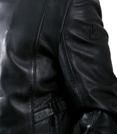 市场上装-皮衣-时尚男装皮衣