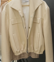 市场上装-皮衣-时尚商务皮衣