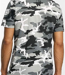 市场上装-T恤-时尚男装t恤