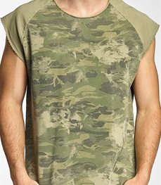 市场上装-T恤-时尚男装t恤