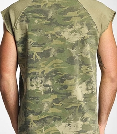 市场上装-T恤-时尚男装t恤