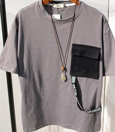 市场上装-T恤-时尚男装t恤