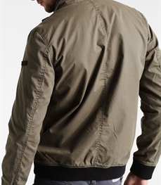 市场上装-夹克-时尚商务夹克