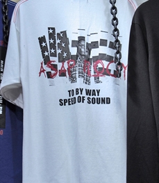 市场上装-T恤-休闲男装t恤