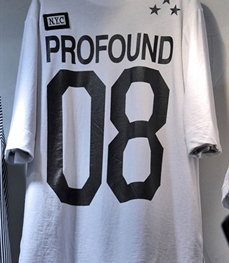 市场上装-T恤-休闲男装t恤