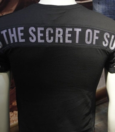 市场上装-T恤-时尚男装t恤