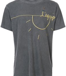 市场上装-T恤-休闲男装t恤