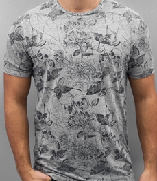 市场上装-T恤-时尚男装t恤