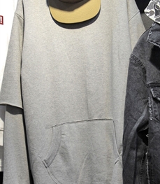 市场上装-T恤-休闲男装t恤