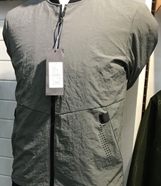 市场上装-夹克-（实拍）时尚男装夹克