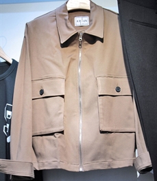 市场上装-衬衫-休闲男装衬衫