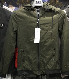 市场上装-夹克-（实拍）时尚男装夹克