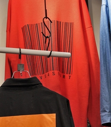 市场上装-T恤-时尚男装t恤