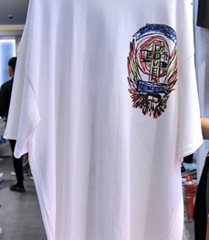 市场上装-T恤-时尚男装t恤