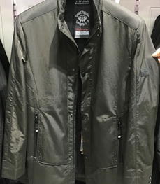 市场上装-大衣-（实拍）时尚商务大衣