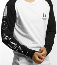 市场上装-T恤-时尚男装t恤