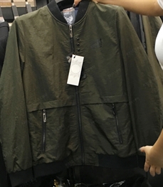 市场上装-夹克-（实拍）时尚男装夹克