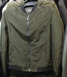 市场上装-夹克-（实拍）时尚男装夹克