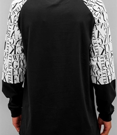 市场上装-T恤-时尚男装t恤