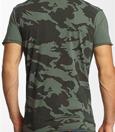 市场上装-T恤-时尚男装t恤