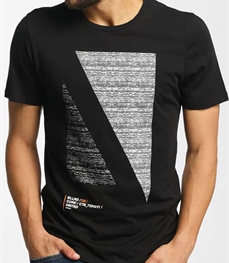 市场上装-T恤-时尚男装t恤