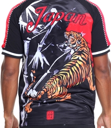 市场上装-T恤-时尚男装t恤