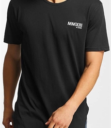 市场上装-T恤-时尚男装t恤