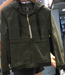 市场上装-夹克-（实拍）时尚男装夹克