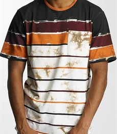 市场上装-T恤-时尚男装t恤