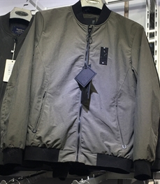 市场上装-夹克-（实拍）时尚男装夹克