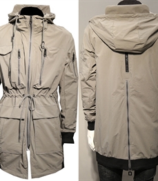 市场上装-中长外套-时尚男装中长外套