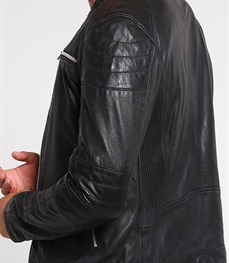 市场上装-皮衣-时尚商务皮衣