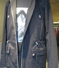 市场上装-大衣-（实拍）时尚商务大衣