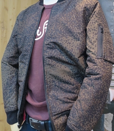 市场上装-夹克-（实拍）时尚商务夹克