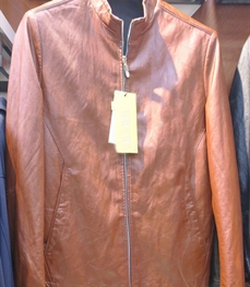 市场上装-皮衣-（实拍）时尚商务皮衣