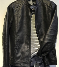 市场上装-皮衣-时尚男装皮衣