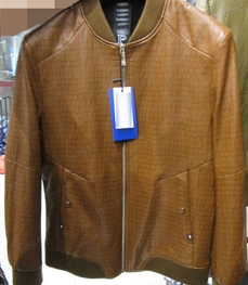 市场上装-皮衣-（实拍）时尚商务皮衣