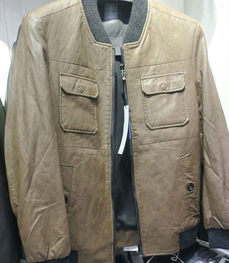 市场上装-皮衣-（实拍）时尚商务皮衣