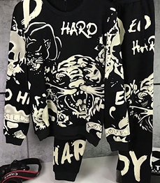 市场上装-套装-休闲男装套装