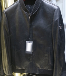 市场上装-皮衣-（实拍）时尚商务皮衣