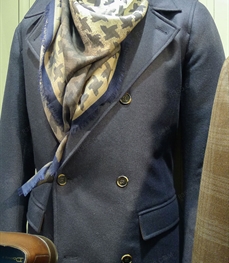 市场上装-大衣-（实拍）时尚商务大衣