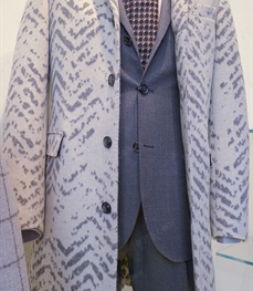 市场上装-大衣-（实拍）时尚商务大衣