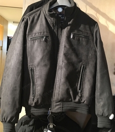 市场上装-皮衣-（实拍）时尚商务皮衣