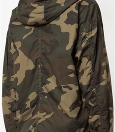 市场上装-衬衫-休闲男装衬衫