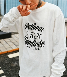 市场上装-T恤-时尚男装t恤