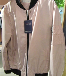 市场上装-夹克-（实拍）时尚男装夹克