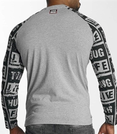 市场上装-T恤-时尚男装t恤