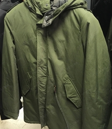 市场上装-大衣-（实拍）时尚商务大衣