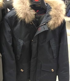 市场上装-大衣-（实拍）时尚商务大衣